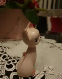 Porcelanowy różowy kotek - figurka porcelanowa na prezent, ozdoba — ujęcie 5