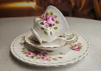 Porcelanowy zestaw śniadaniowy Trio firmy Royal Albert June — ujęcie 3