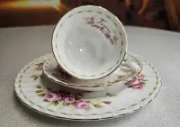 Porcelanowy zestaw śniadaniowy Trio firmy Royal Albert June — ujęcie 4