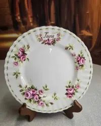 Porcelanowy zestaw śniadaniowy Trio firmy Royal Albert June — ujęcie 5