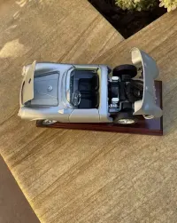 Porche 550A Spyder; skala 1/18 - Maisto — ujęcie 2