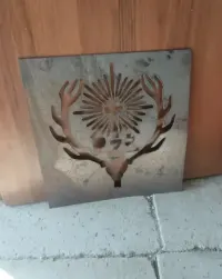 Poroże emblemat z blachy PZŁ — ujęcie 2