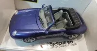 Porsche 911 Carrera Cabriolet 1994 Bburago  1/18 — ujęcie 2