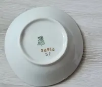 PRL Solniczka talerzyk Włocławek ze złotym zdobieniem  12cm — ujęcie 2