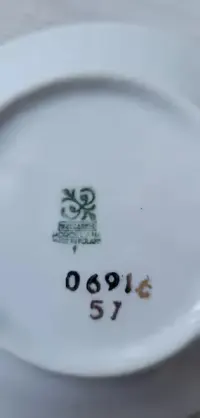 PRL Solniczka talerzyk Włocławek ze złotym zdobieniem  12cm — ujęcie 3