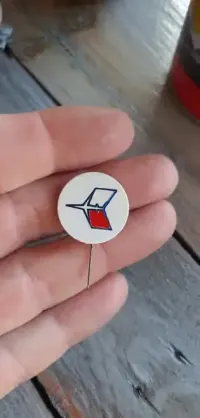 Przypinka prl PLL LOT — ujęcie 3