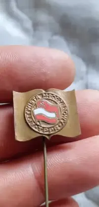 Przypinka prl wpinka TPPR — ujęcie 3