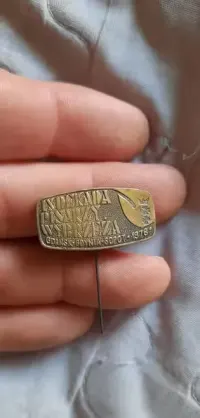 Przypinka wpinka prl 90 lat pisarzy wybrzeża — ujęcie 4