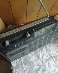 radiomagnetofon niemiecki LOAVE pochodzący z okresu PRL- u — ujęcie 2