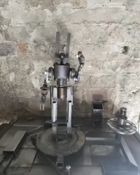 Robot - rzeźba spawana — ujęcie 2
