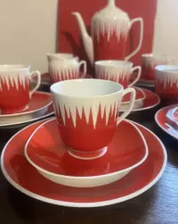 Serwis do kawy Wałbrzych proj. S. Skomiał Fortuna  ( biało-czerwony) — ujęcie 2