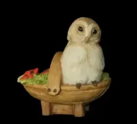 Sowa w koszyczku ceramiczna kolekcjonerska figurka — ujęcie 2