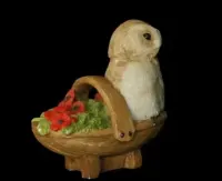 Sowa w koszyczku ceramiczna kolekcjonerska figurka — ujęcie 4
