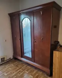 Sprzedam szafę sypialną  przedwojenną + dwa łóżka w komplecie. — ujęcie 2