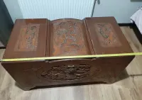Stara azjatycka skrzynia — ujęcie 2