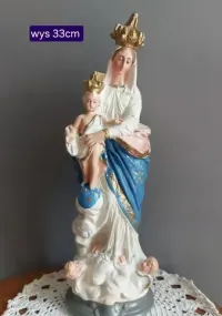 Stara figurka Matki Bożej z dzieciątkiem — ujęcie 2