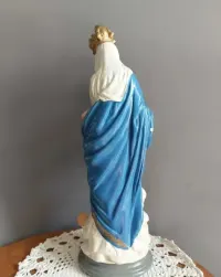 Stara figurka Matki Bożej z dzieciątkiem — ujęcie 3