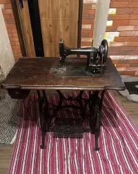 Stara maszyna do szycia Original Victoria — ujęcie 2