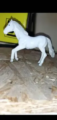 Stara vintage figurka konia — ujęcie 2