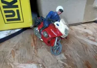 Stara vintage niemiecka zabawka motocykl służb ratowniczych z kierowcą — ujęcie 3