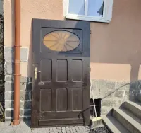 Stare drzwi drewniane z przeszkleniem – unikat, vintage, loft — ujęcie 4