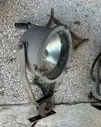 Stare dwie lampy szperacze — ujęcie 4