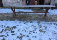Stare metalowe łóżka i inne — ujęcie 2