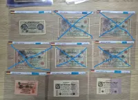 Starocie banknoty zabezpieczone w koszulkach do wyboru — ujęcie 3