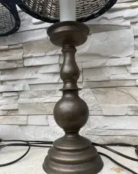 Stary kandelabr z brązu przerobiony na lampę lampa lampy brąz — ujęcie 5