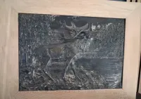 Stary relief myśliwski – Płaskorzeźba JELEŃ w nowej dębowej ramie (39x30 cm) — ujęcie 4