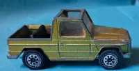 Stary resorak, autko SIKU Mercedes-Benz 280 GE — ujęcie 4