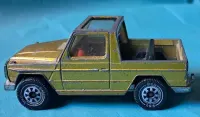 Stary resorak, autko SIKU Mercedes-Benz 280 GE — ujęcie 5