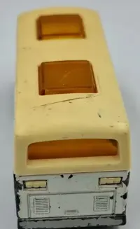 Stary samochodzik resorak kolekcjonerski Matchbox 1977 Airport Coach — ujęcie 4
