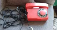 Stary telefon z PRL — ujęcie 4