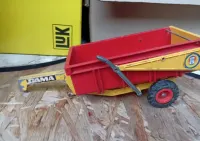 Stary vintage duży model przyczepi wywrotki — ujęcie 2