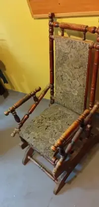 Stary Zabytkowy Fotel Bujany — ujęcie 3