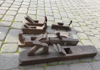 Stary zestaw stolarski: Strugnica (stół) + Drewniane heble — ujęcie 4