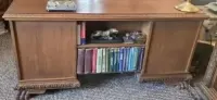 Stylowa biblioteka i biurko neorenesans — ujęcie 5