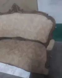Stylowa sofa antyczna / kanapa w stylu Ludwik – do renowacji — ujęcie 2