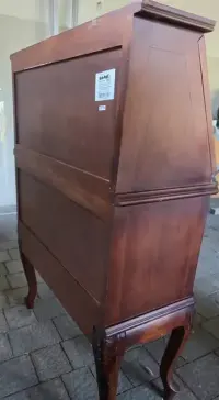 Stylowy sekretarzyk / komoda z opuszczanym blatem — ujęcie 3