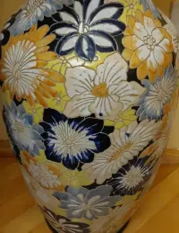 Stylowy wazon ceramiczny — ujęcie 3