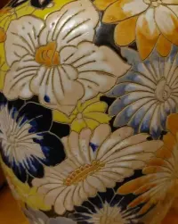 Stylowy wazon ceramiczny — ujęcie 4