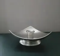 Świecznik vintage że stali nierdzewnej na cienką świecą — ujęcie 5