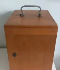 Szafka na mikroskop z lat 60/70 — ujęcie 3