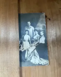 Szfa ubraniowa Antyk z 1880r z historią PIĘKNA ( transport cala Polska ) zobacz — ujęcie 3