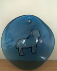 Szklana zawieszka. Suncatcher. Zodiak. Baran. Średnica 14, 5 cm. — ujęcie 2
