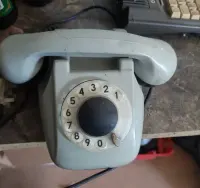 Telefon stary kręcony prl — ujęcie 4