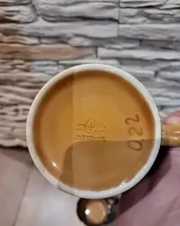Trzy miodowe filiżanki do espresso Pruszków PRL — ujęcie 5