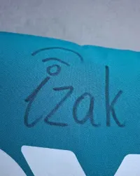 Poduszka z autografem Izaka | Unikat / Dla kolekcjonera — ujęcie 3