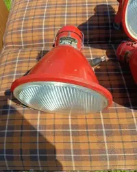 Vintage industrialne reflektory TESLA Elektrosignal PRL loft Czechosłowacja komplet 5 szt. — ujęcie 4